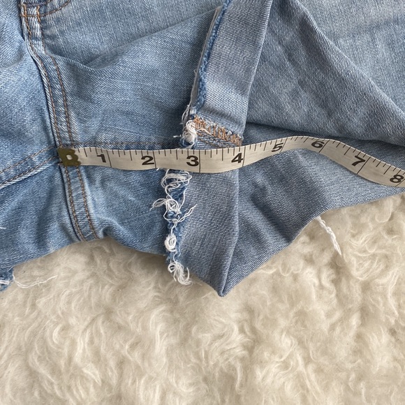 Express original MIDI mid rise sz 6 distressed womens shorts. Express shorts - Picture 9 of 10